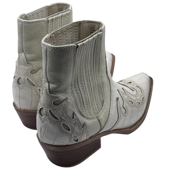 Coconuts by Matisse Otis White Vegan Western Booties - Picture 4 of 16